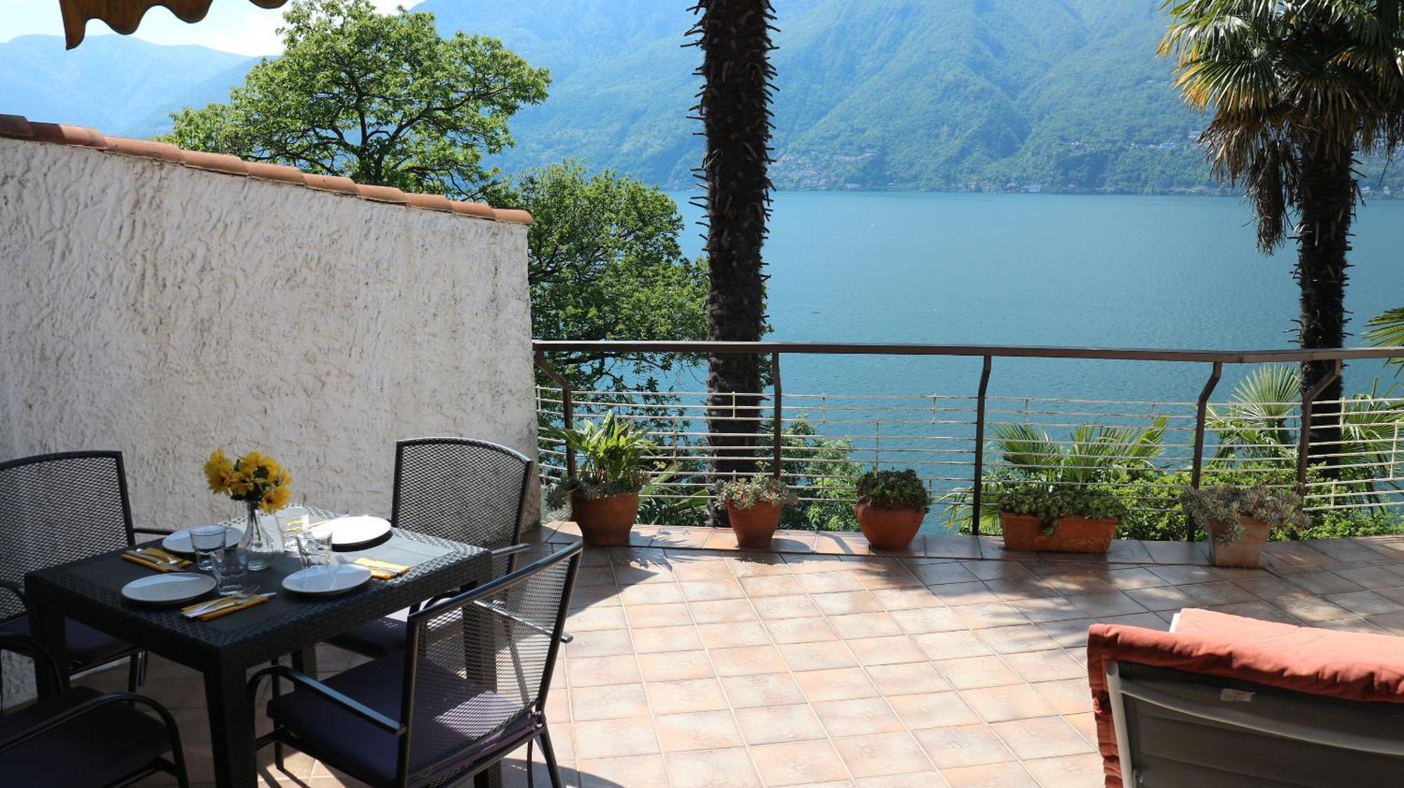 Casa Roccia Apartment Pino Lago Maggiore Luaran gambar